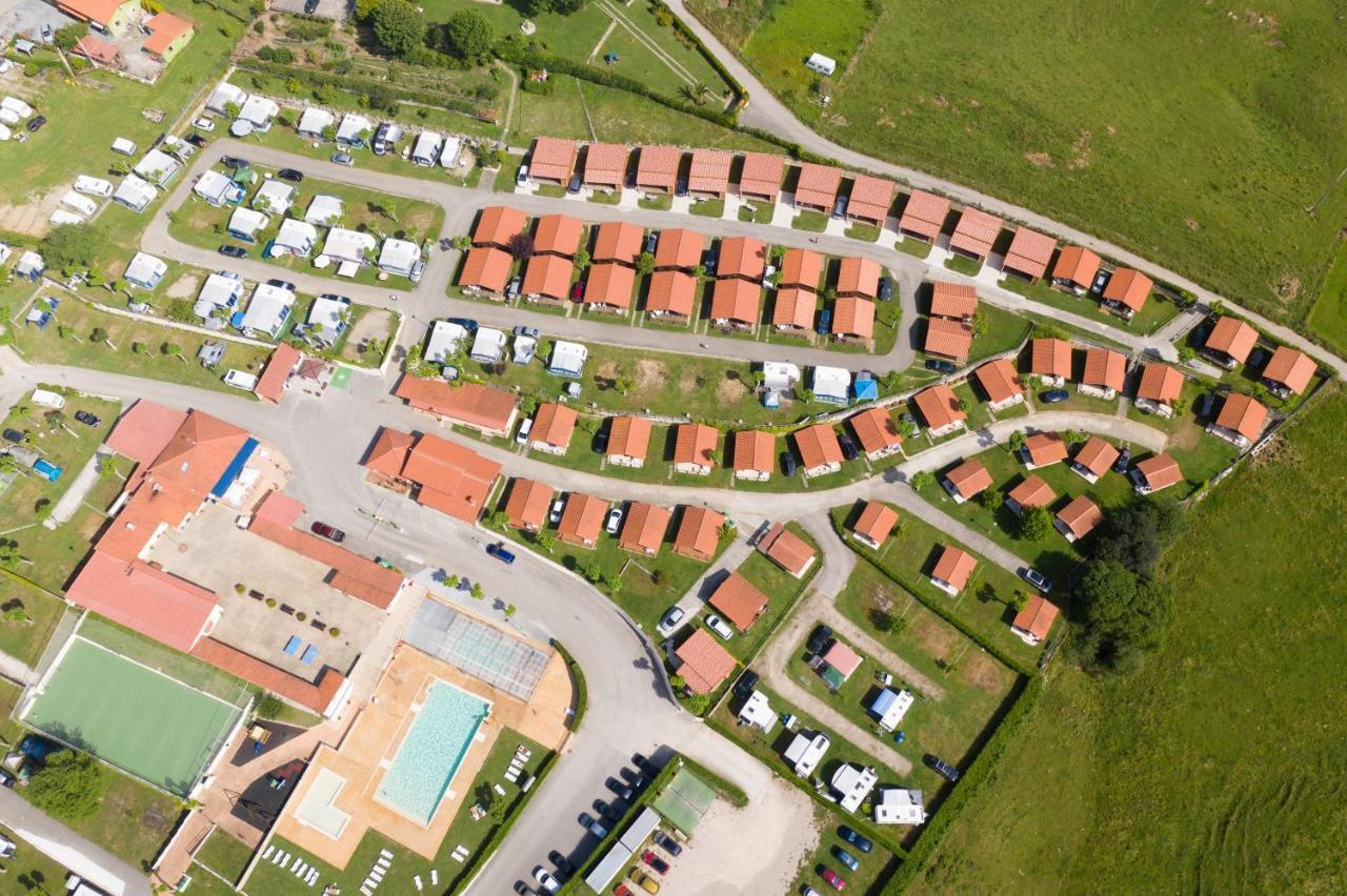 Bungalows Playa De Oyambre San Vicente De La Barquera Extérieur photo